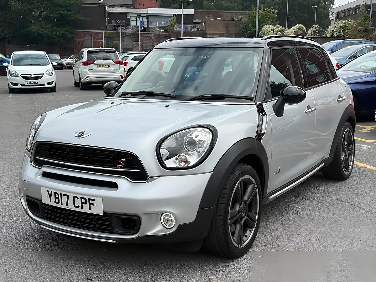 Used 2017 MINI Countryman Cooper S Silver - Interior and Exterior details 4