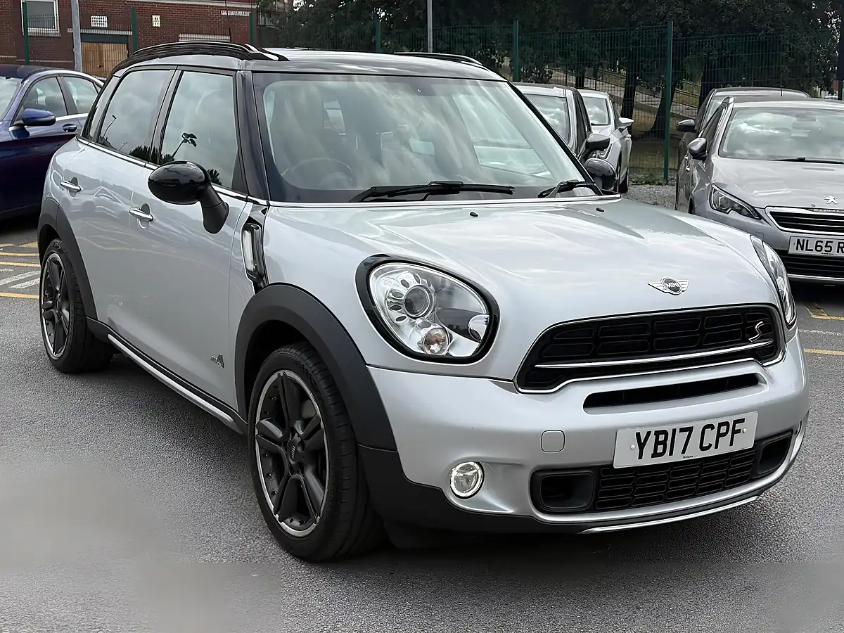 Used 2017 MINI Countryman Cooper S Silver - Interior and Exterior details 6
