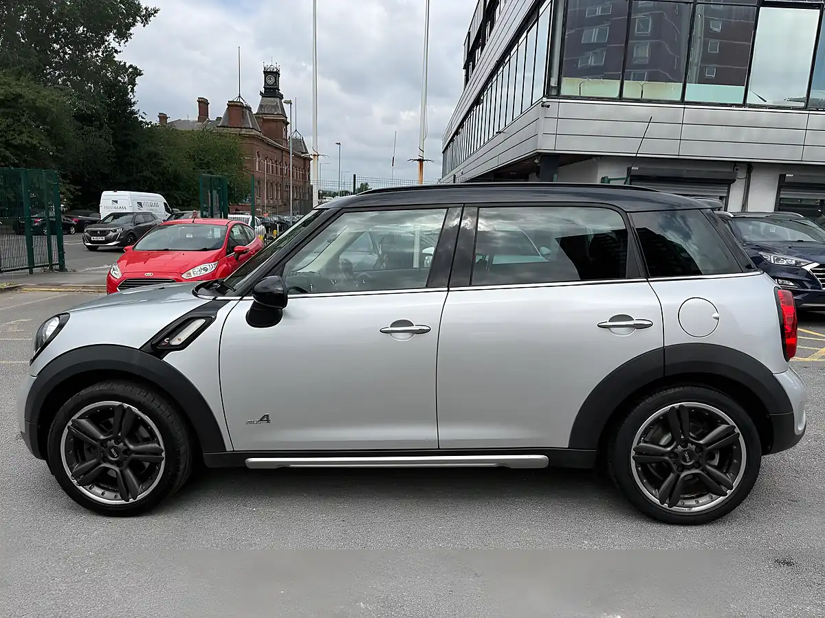 Used 2017 MINI Countryman Cooper S Silver - Interior and Exterior details 7