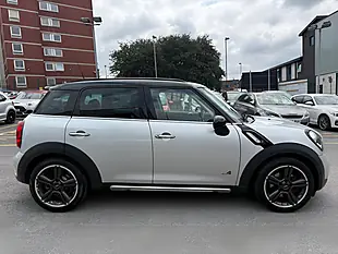 Used 2017 MINI Countryman Cooper S Silver - Interior and Exterior details 9