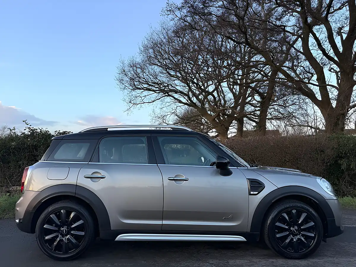 Used 2017 MINI Countryman Cooper Silver - Interior and Exterior details 4