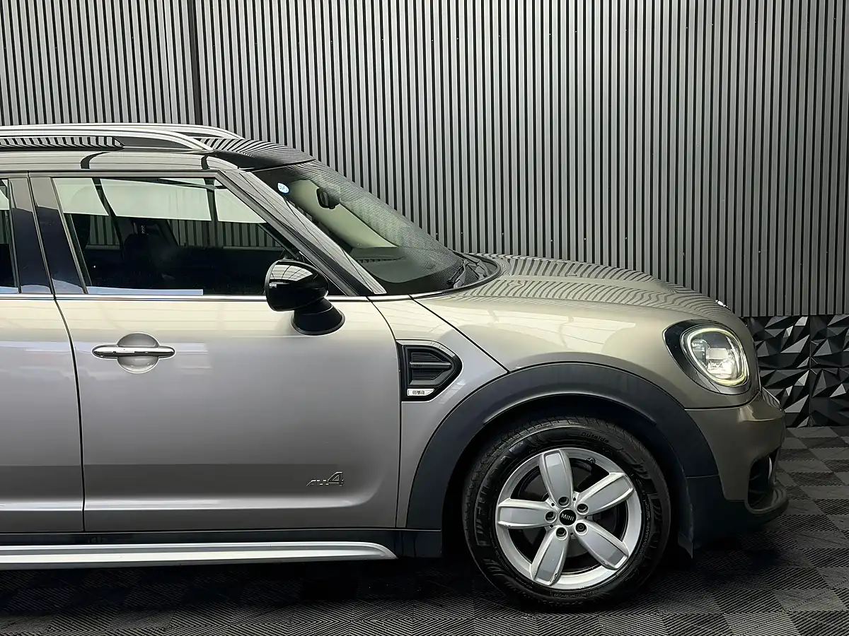 Used 2017 MINI Countryman Cooper Silver - Interior and Exterior details 11