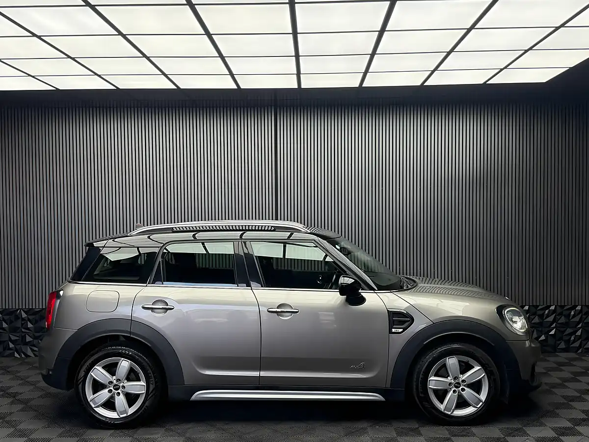Used 2017 MINI Countryman Cooper Silver - Interior and Exterior details 12
