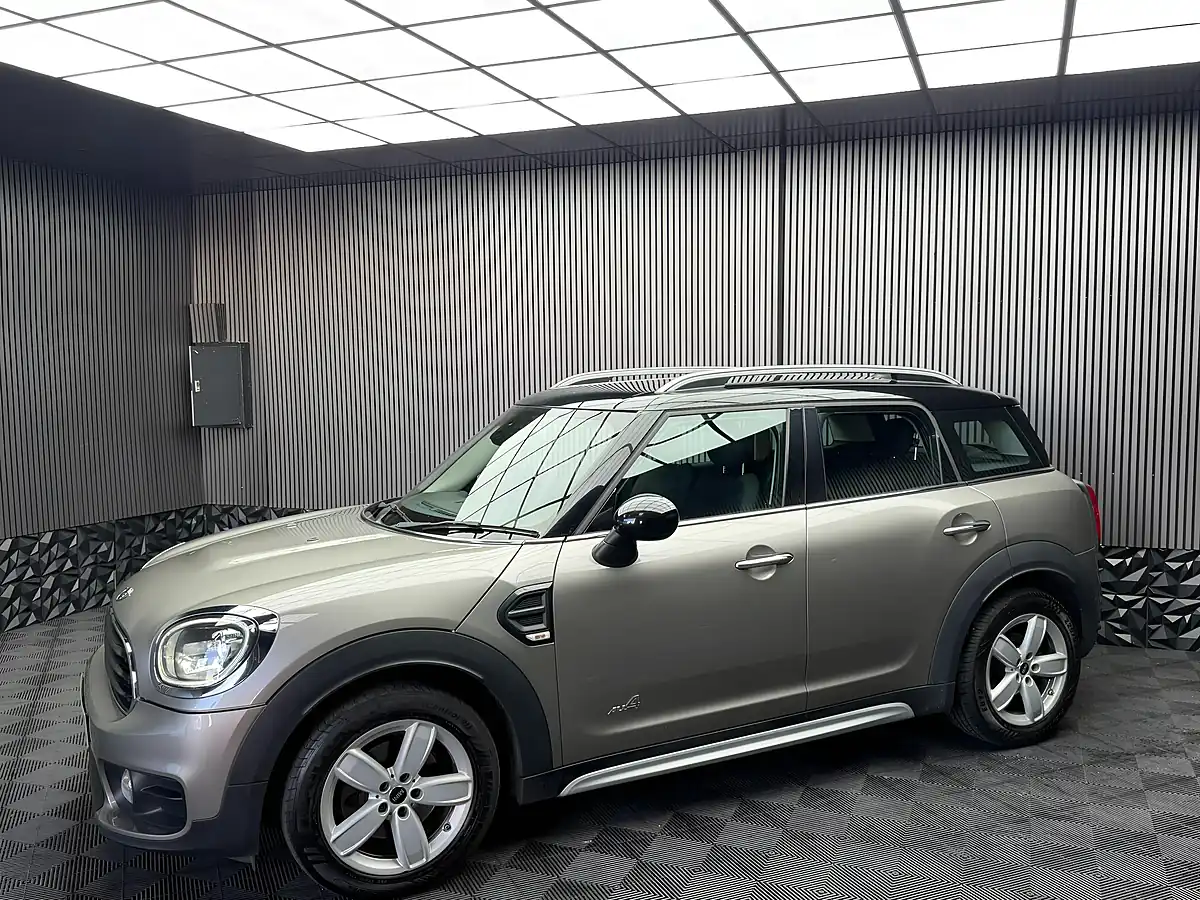 Used 2017 MINI Countryman Cooper Silver - Interior and Exterior details 9