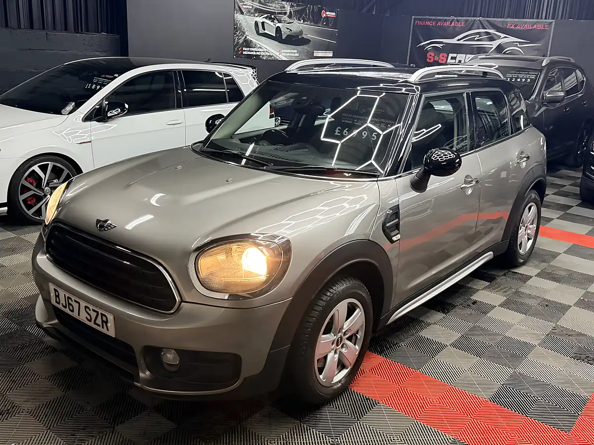 Used 2017 MINI Countryman Cooper Silver - Interior and Exterior details 11