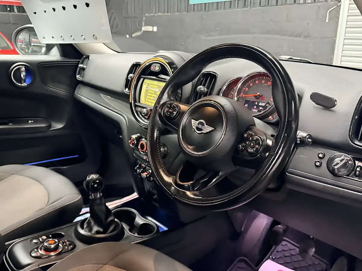 Used 2017 MINI Countryman Cooper Silver - Interior and Exterior details 15