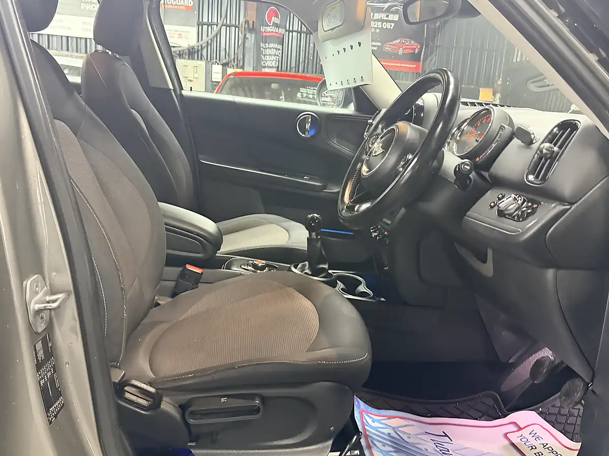 Used 2017 MINI Countryman Cooper Silver - Interior and Exterior details 16