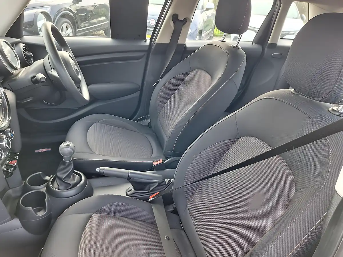 Used 2017 MINI Hatch Cooper Black - Interior and Exterior details 4
