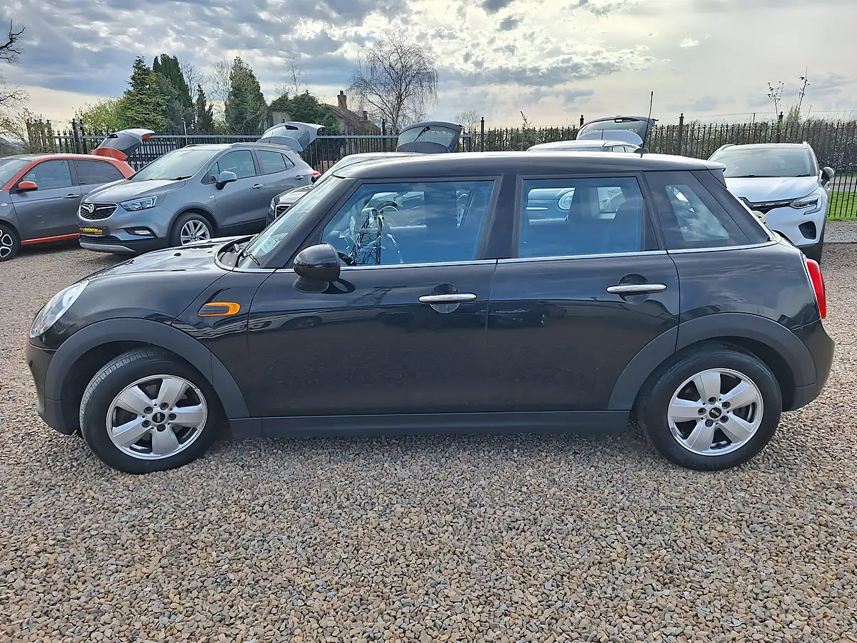 Used 2017 MINI Hatch Cooper Black - Interior and Exterior details 9