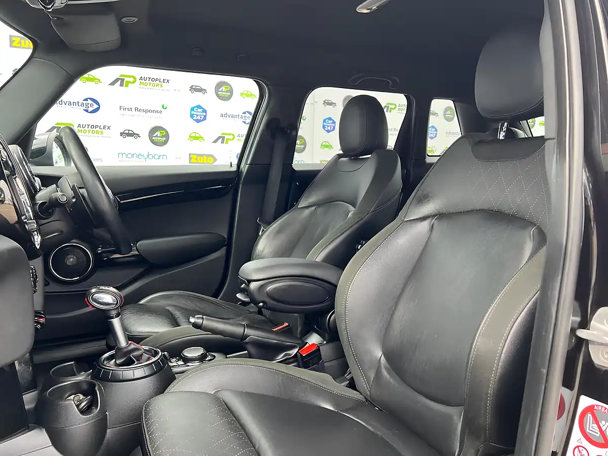 Used 2017 MINI Hatch Cooper Black - Interior and Exterior details 12