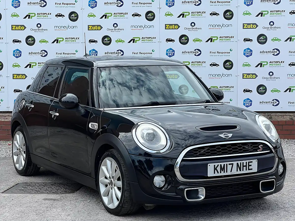 Used 2017 MINI Hatch Cooper Black - Interior and Exterior details 3