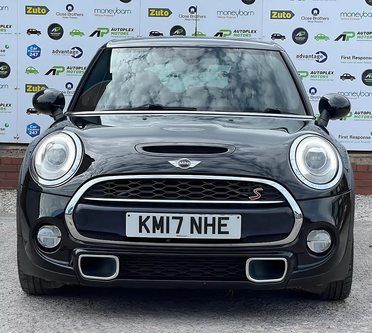Used 2017 MINI Hatch Cooper Black - Interior and Exterior details 4