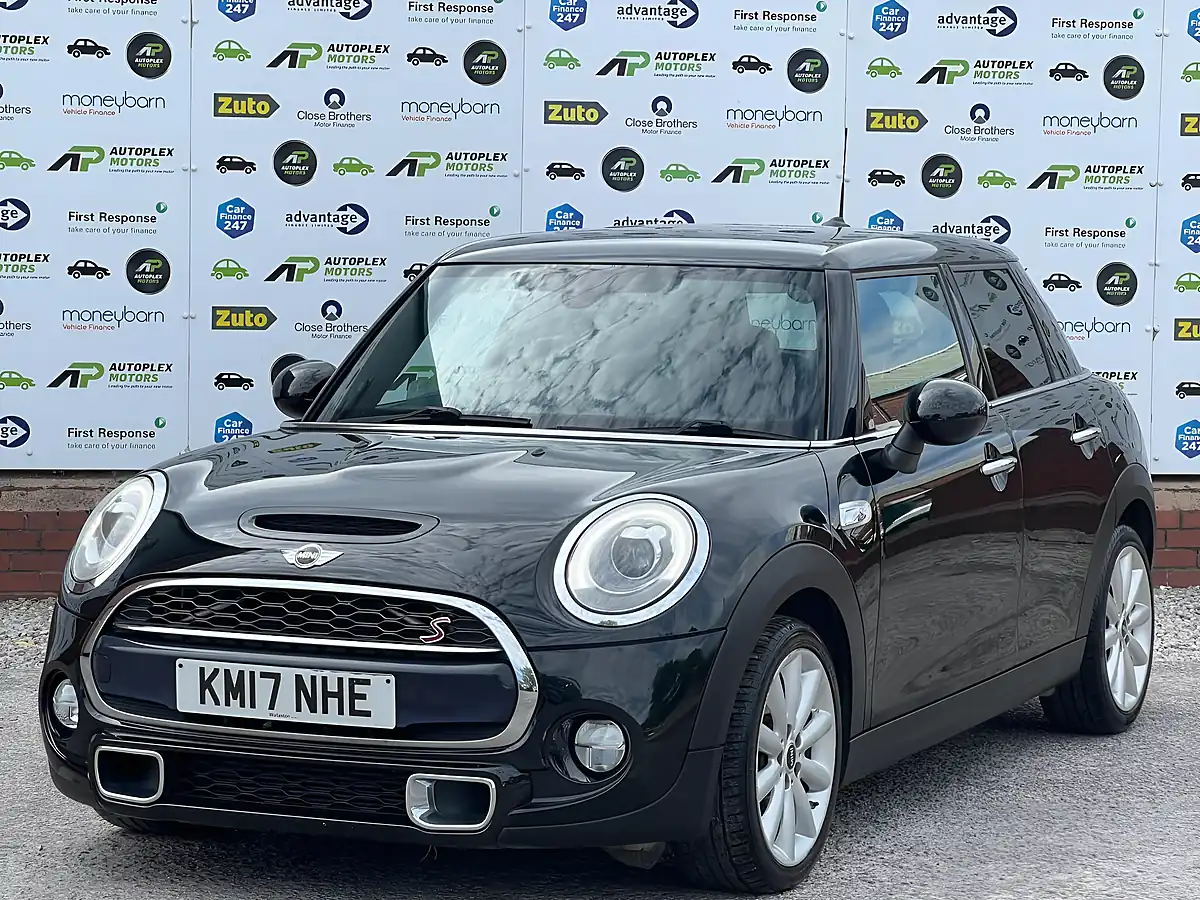 Used 2017 MINI Hatch Cooper Black - Interior and Exterior details 6
