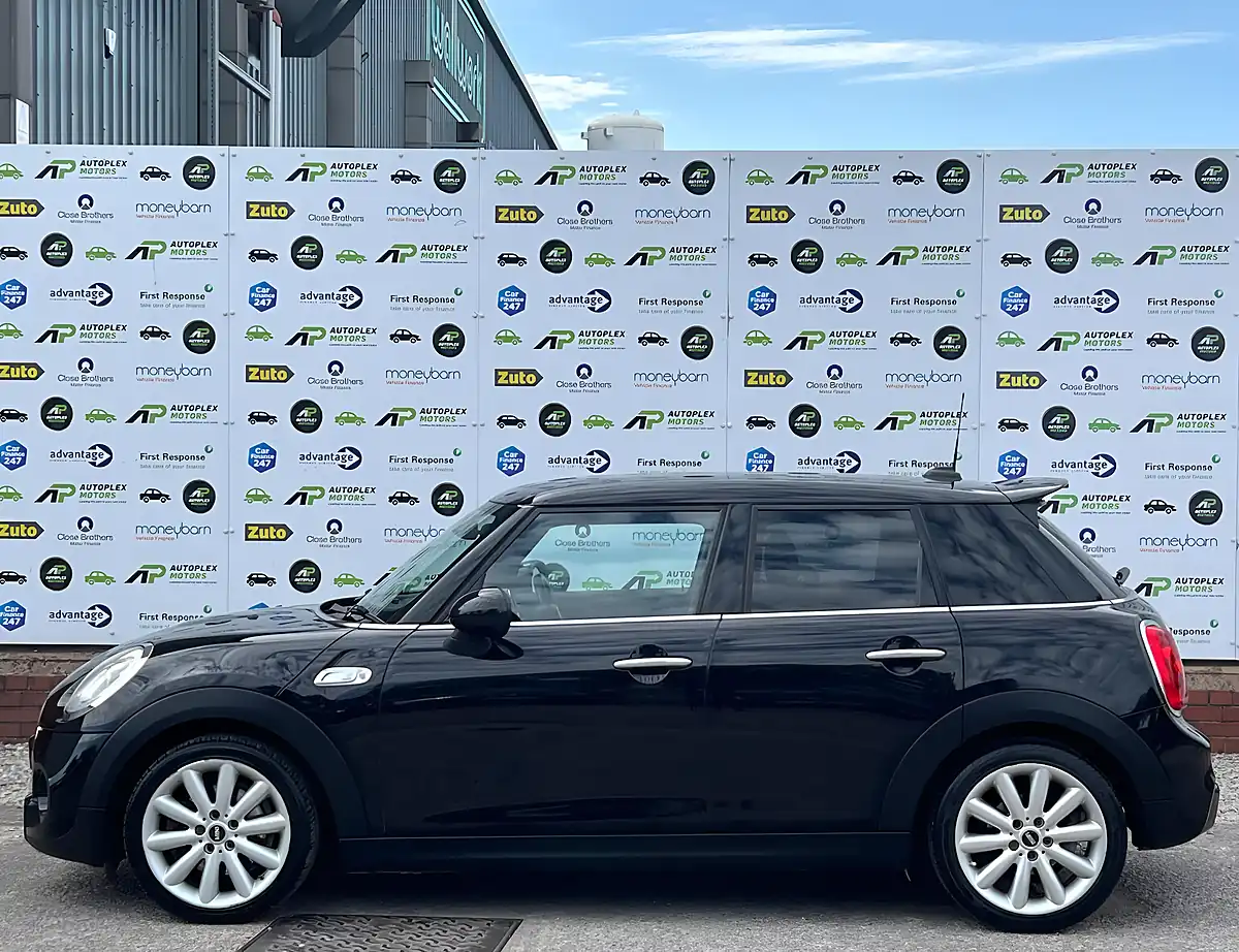 Used 2017 MINI Hatch Cooper Black - Interior and Exterior details 7