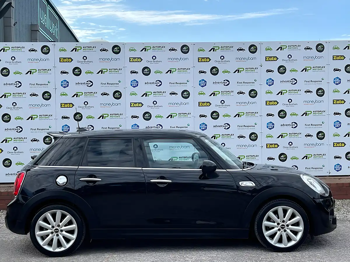 Used 2017 MINI Hatch Cooper Black - Interior and Exterior details 9