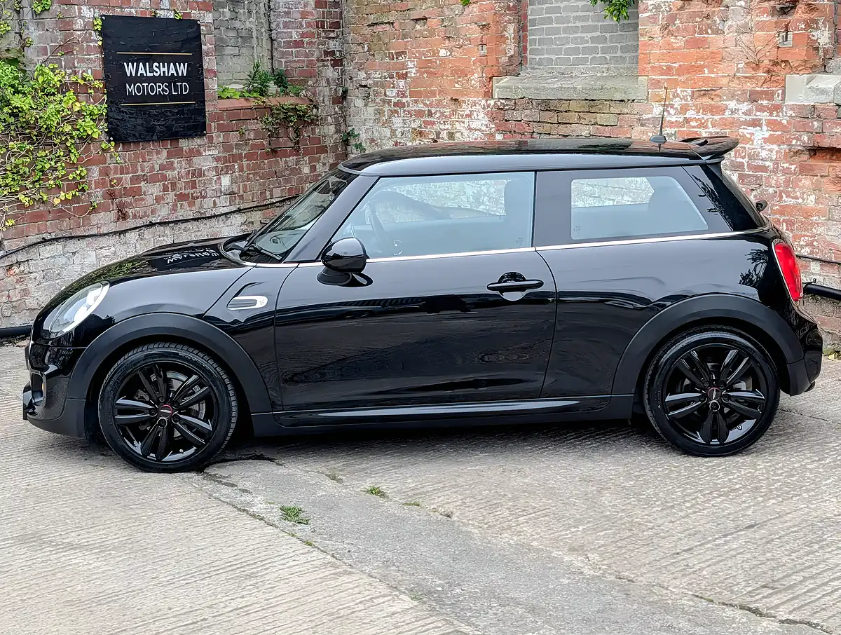 Used 2017 MINI Hatch Cooper Black - Interior and Exterior details 11