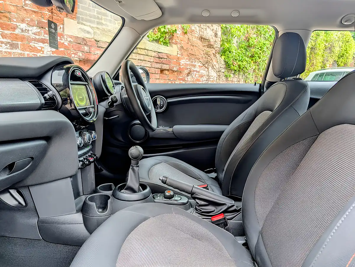 Used 2017 MINI Hatch Cooper Black - Interior and Exterior details 15