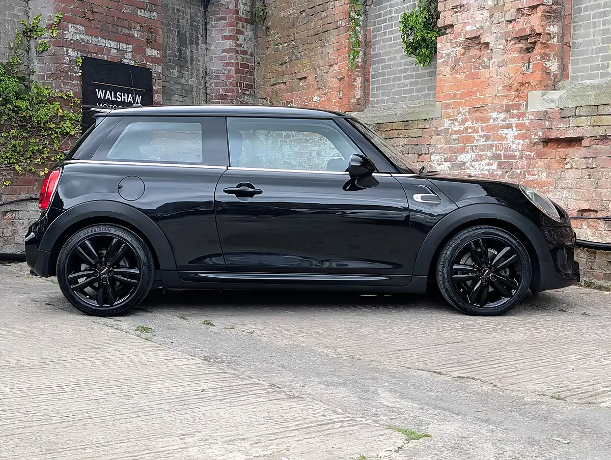 Used 2017 MINI Hatch Cooper Black - Interior and Exterior details 4