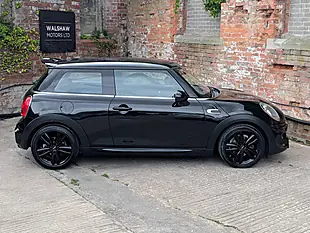Used 2017 MINI Hatch Cooper Black - Interior and Exterior details 5