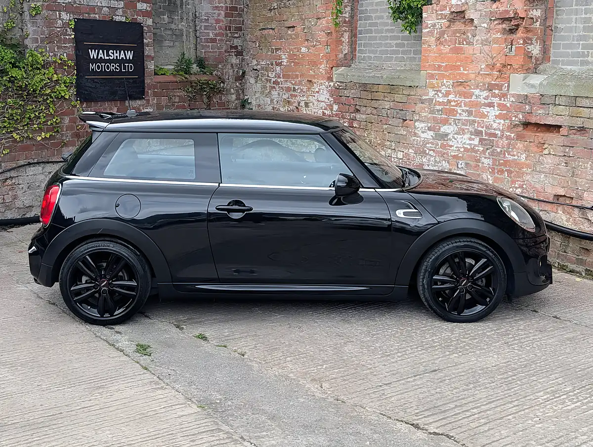 Used 2017 MINI Hatch Cooper Black - Interior and Exterior details 5