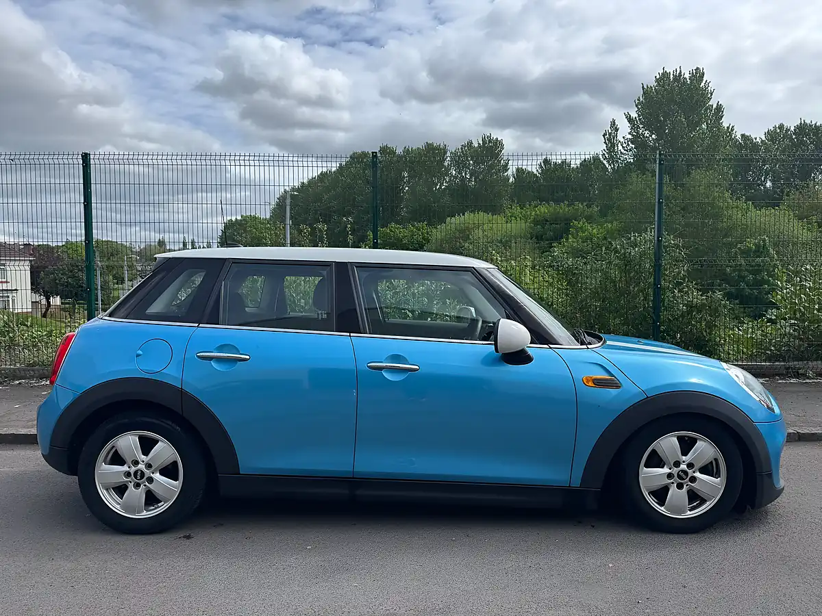 Used 2017 MINI Hatch Cooper Electric Blue - Interior and Exterior details 2