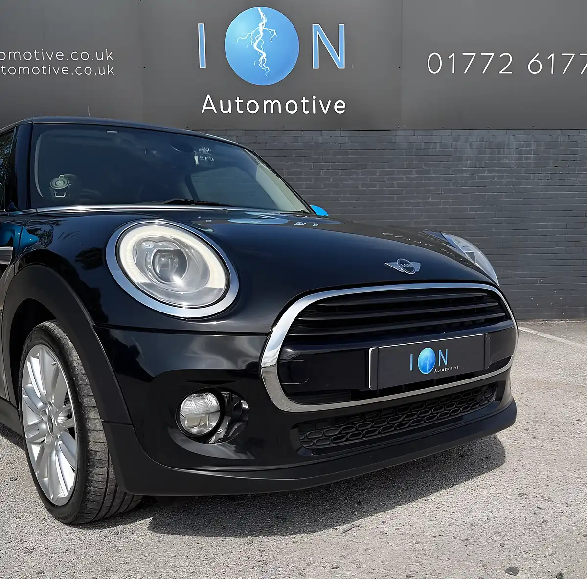 Used 2017 MINI Hatch Cooper Midnight Black - Interior and Exterior details 10