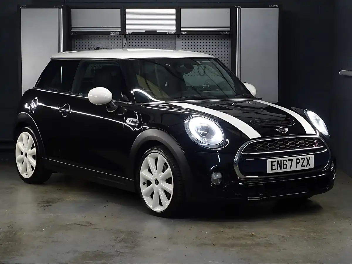 Used 2017 MINI Hatch Cooper Midnight Black - Front View