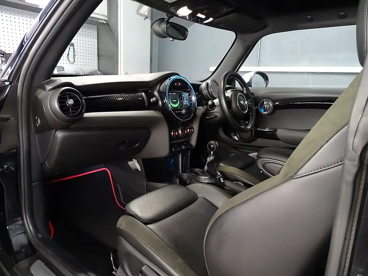 Used 2017 MINI Hatch Cooper Midnight Black - Interior and Exterior details 13