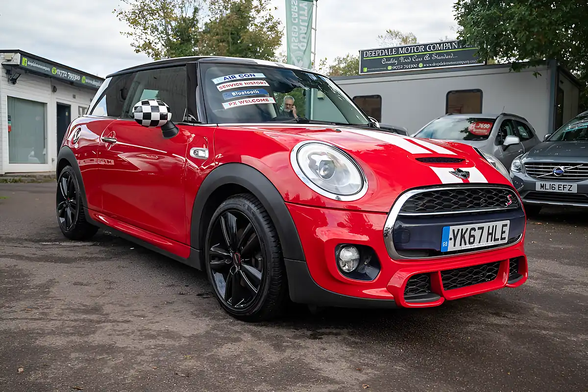 Used 2017 MINI Hatch Cooper S Chilli Red - Interior and Exterior details 10