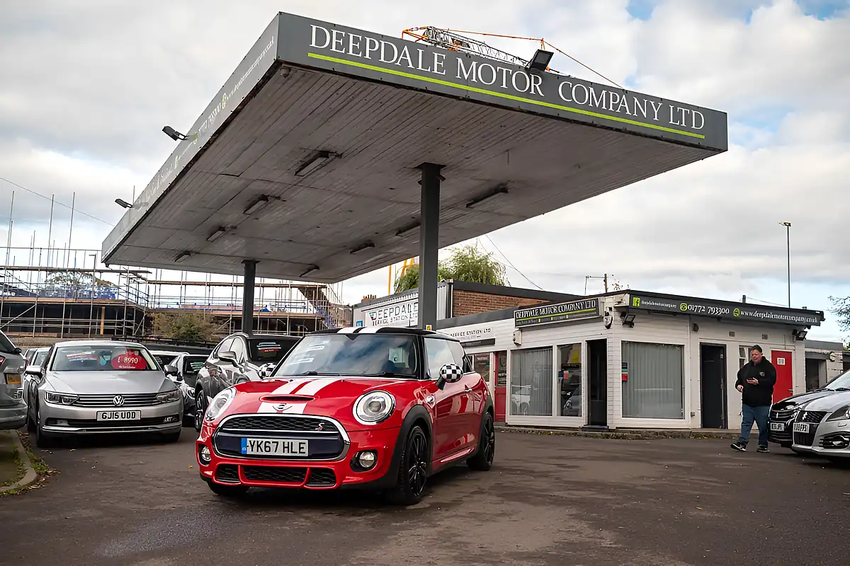 Used 2017 MINI Hatch Cooper S Chilli Red - Interior and Exterior details 18