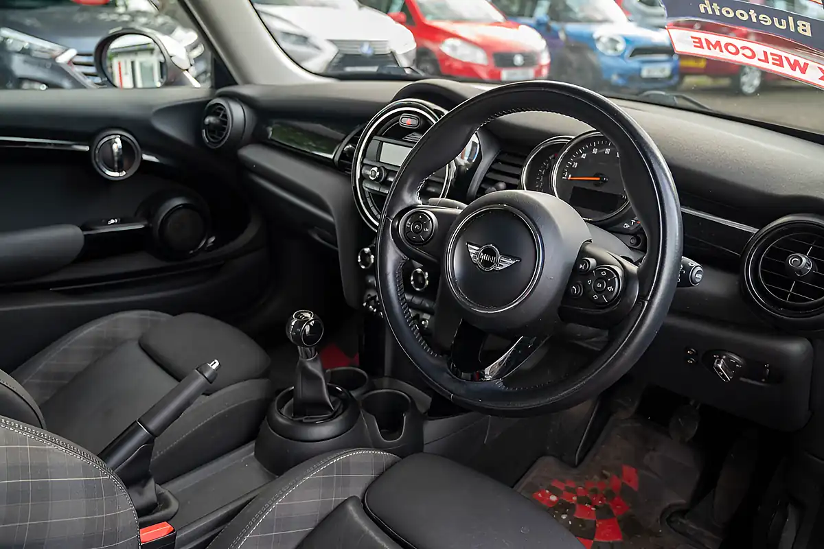 Used 2017 MINI Hatch Cooper S Chilli Red - Interior and Exterior details 2