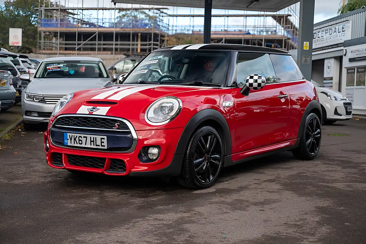 Used 2017 MINI Hatch Cooper S Chilli Red - Interior and Exterior details 4