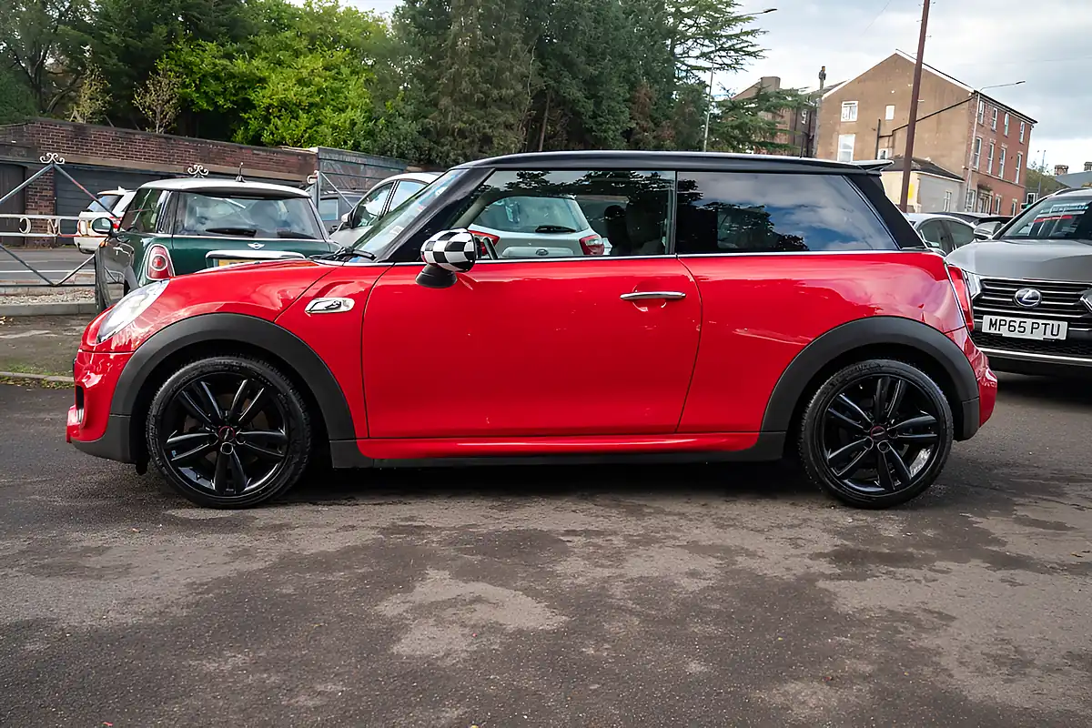 Used 2017 MINI Hatch Cooper S Chilli Red - Interior and Exterior details 5