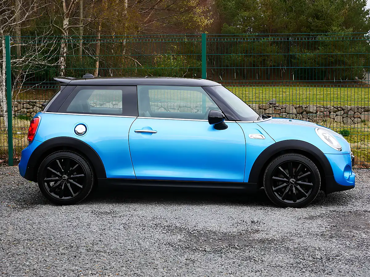 Used 2017 MINI Hatch Cooper S Electric Blue - Interior and Exterior details 5