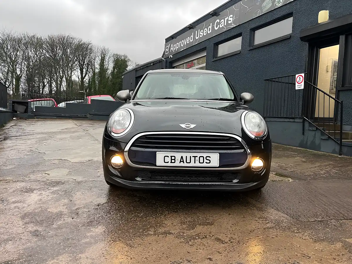 Used 2017 MINI Hatch Cooper Seven Black - Interior and Exterior details 2