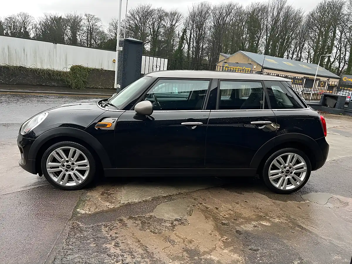 Used 2017 MINI Hatch Cooper Seven Black - Interior and Exterior details 7