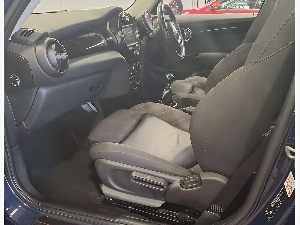 Used 2017 MINI Hatch Cooper Seven Blue - Interior and Exterior details 12