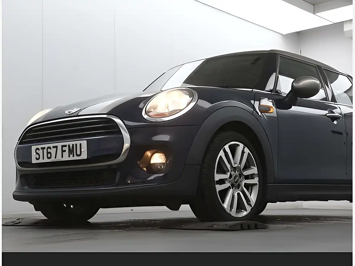 Used 2017 MINI Hatch Cooper Seven Blue - Interior and Exterior details 4