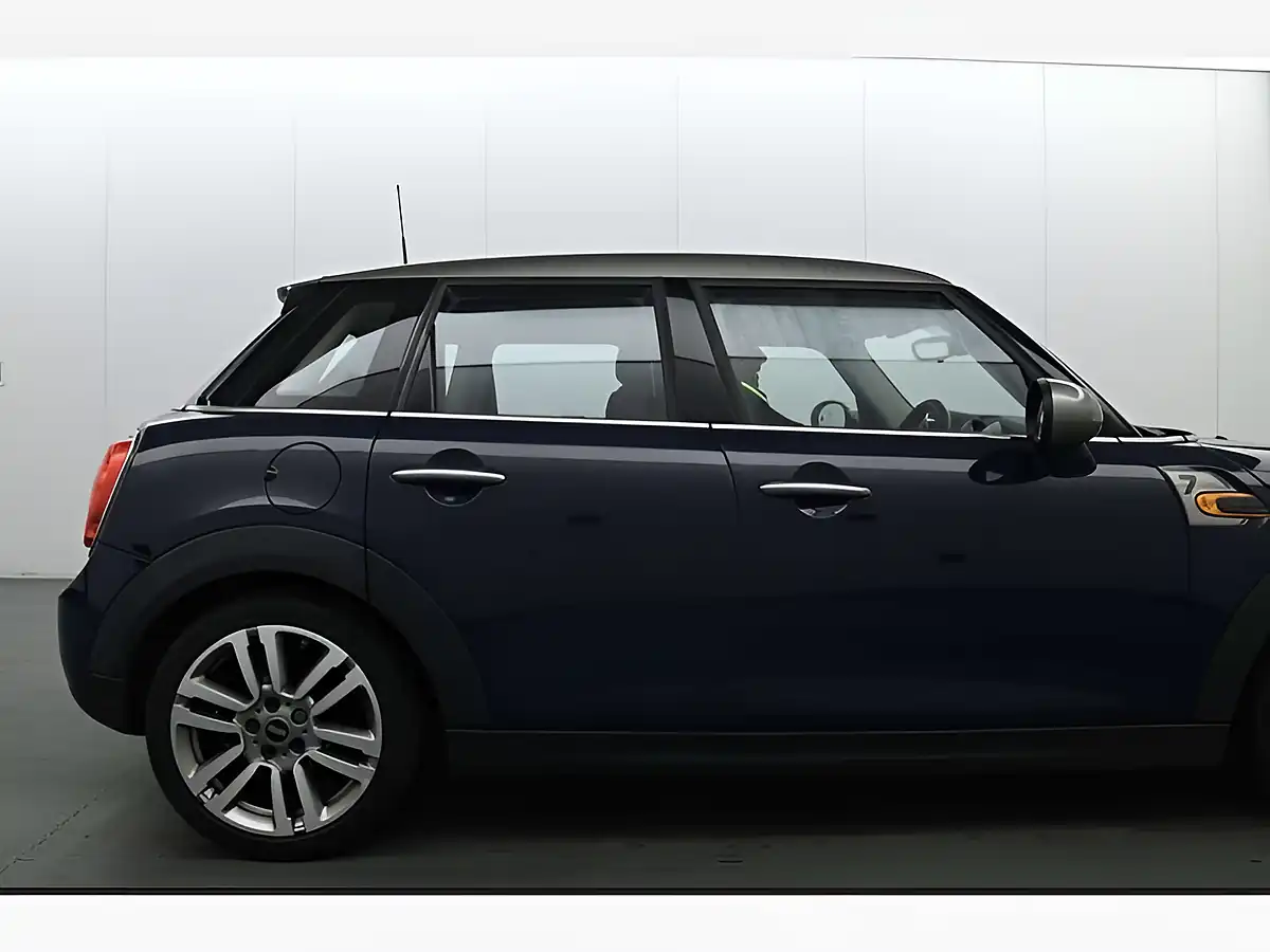 Used 2017 MINI Hatch Cooper Seven Blue - Interior and Exterior details 6