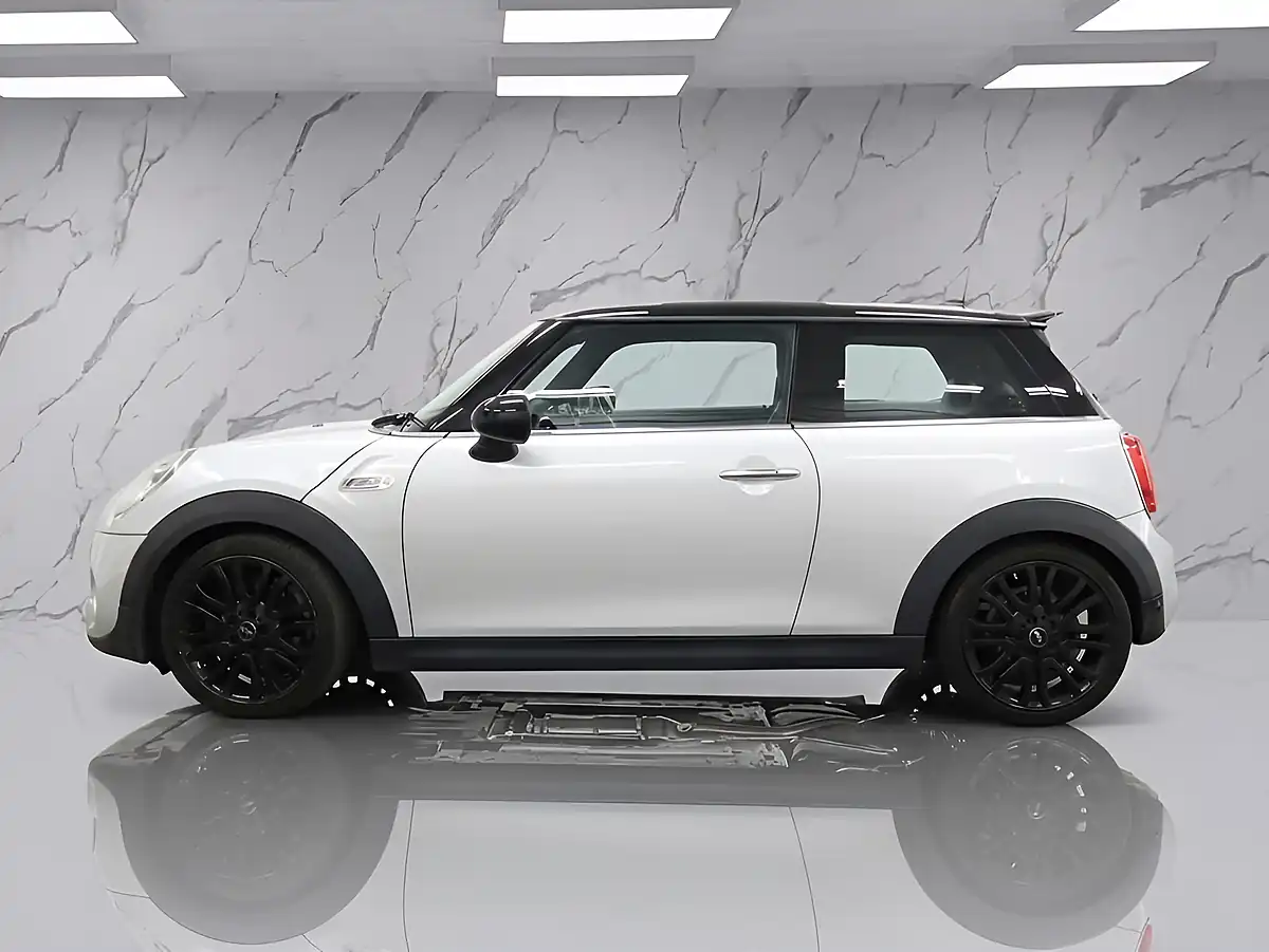 Used 2017 MINI Hatch Cooper Silver - Interior and Exterior details 7