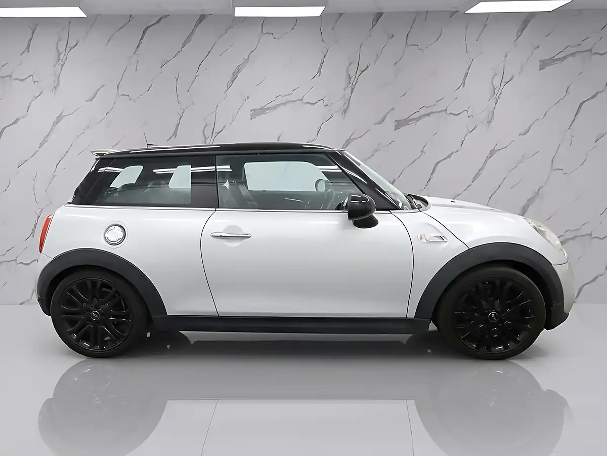 Used 2017 MINI Hatch Cooper Silver - Interior and Exterior details 8