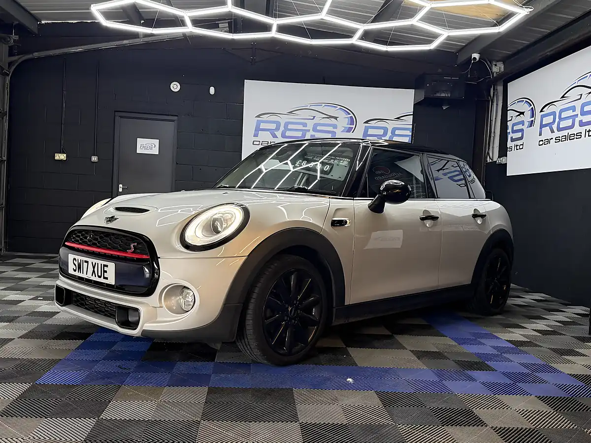 Used 2017 MINI Hatch Cooper Silver - Interior and Exterior details 10
