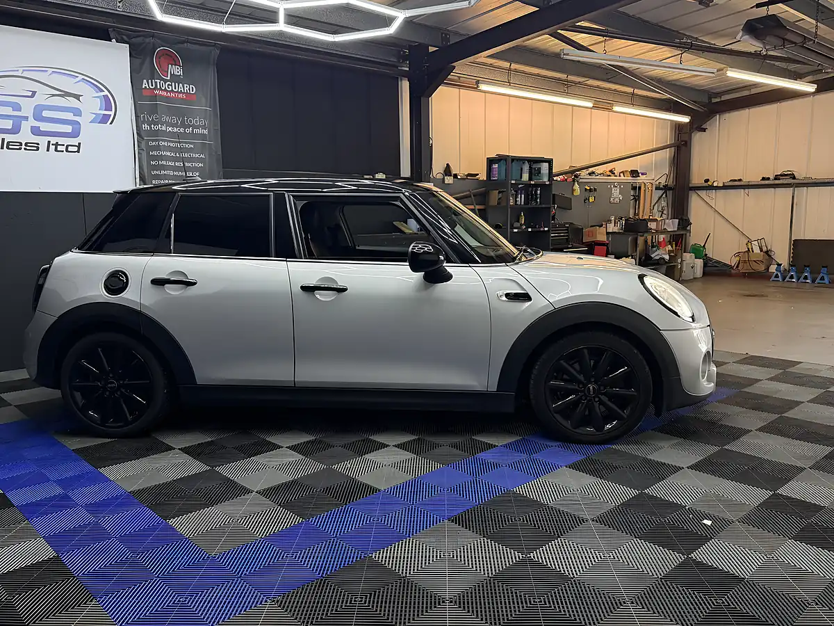 Used 2017 MINI Hatch Cooper Silver - Interior and Exterior details 11