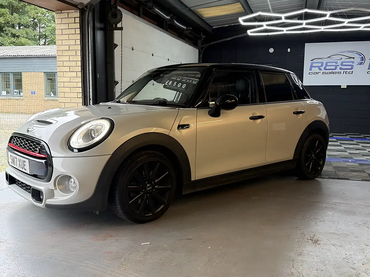 Used 2017 MINI Hatch Cooper Silver - Interior and Exterior details 4