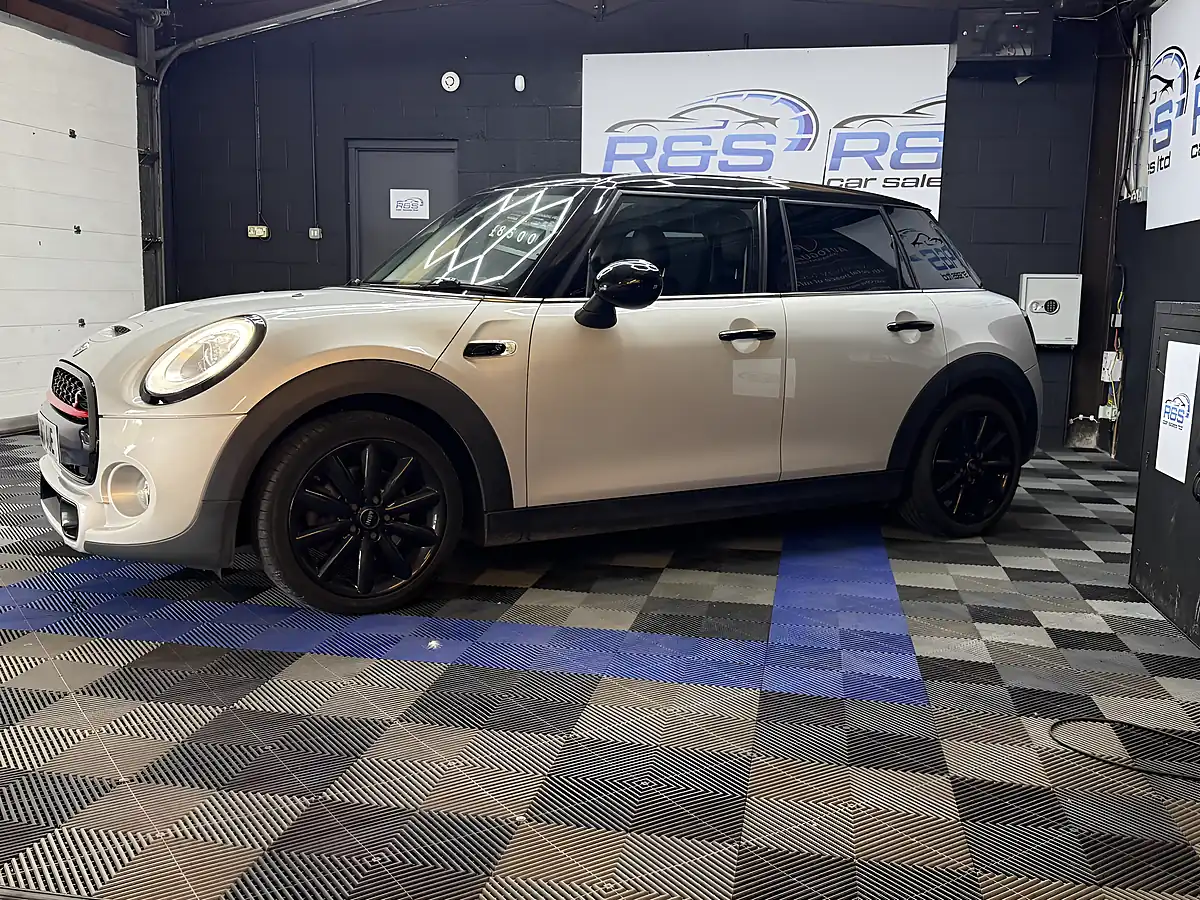 Used 2017 MINI Hatch Cooper Silver - Interior and Exterior details 9