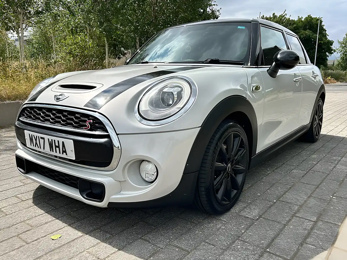 Used 2017 MINI Hatch Cooper Silver - Interior and Exterior details 10