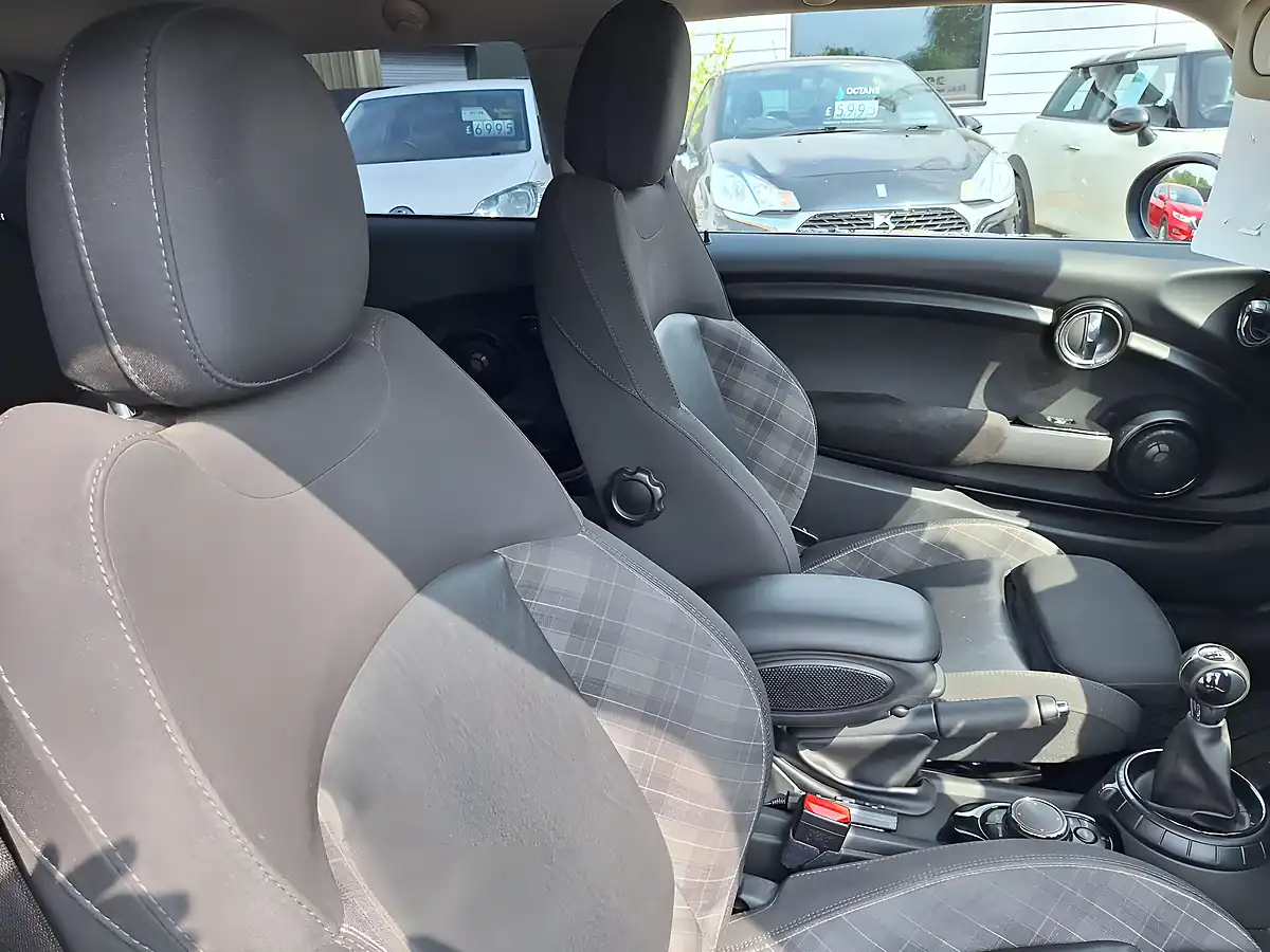 Used 2017 MINI Hatch Cooper Silver - Interior and Exterior details 12