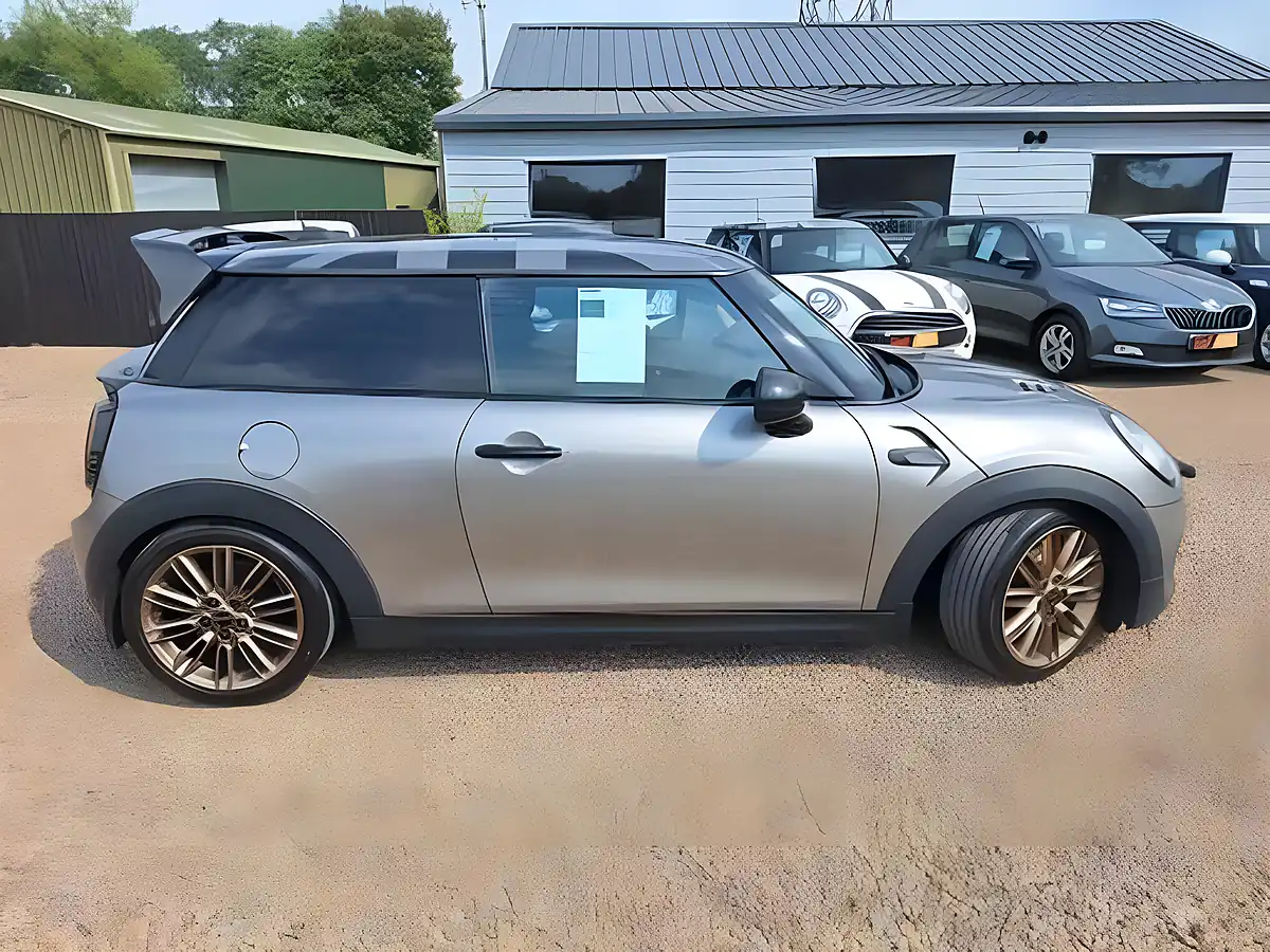 Used 2017 MINI Hatch Cooper Silver - Interior and Exterior details 3