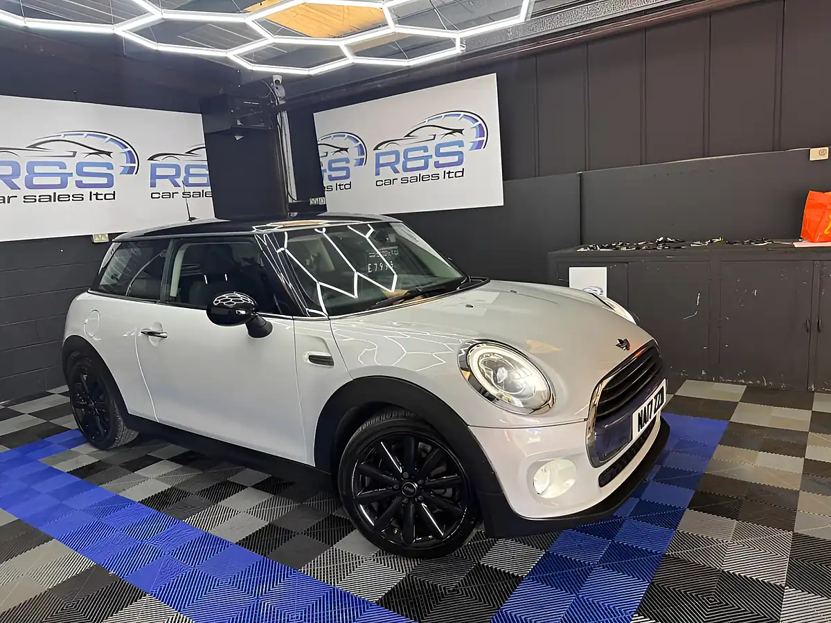 Used 2017 MINI Hatch Cooper Silver - Front View