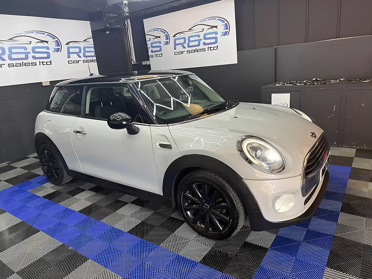 Used 2017 MINI Hatch Cooper Silver - Interior and Exterior details 3